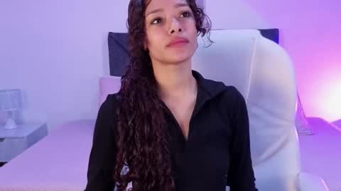Snapshot of sara_sharma chatting on October 15, 2:51 pm sara online show from October 15, 2:51 pm