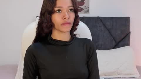 Snapshot of sara_sharma chatting on October 14, 12:19 pm sara online show from October 14, 12:19 pm