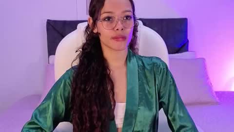Snapshot of sara_sharma chatting on September 23, 2:22 pm sara online show from September 23, 2:22 pm