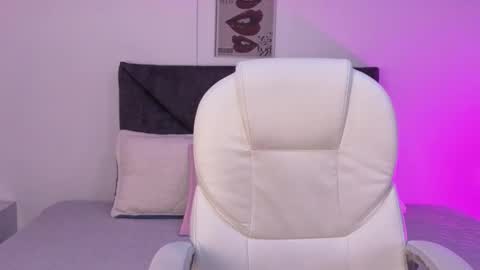 Snapshot of sara_sharma chatting on September 10, 1:56 pm sara online show from September 10, 1:56 pm