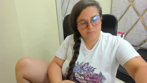 sara_thonson_ online show from May 16, 5:59 am