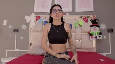 sara online show from November 25, 3:05 am