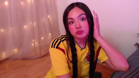 Snapshot of saraa_swett chatting on February 4, 5:34 pm online show from February 4, 5:34 pm