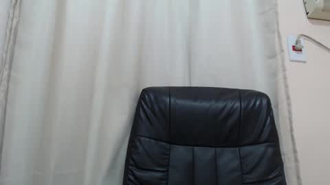 saradorj92 online show from November 3, 9:05 pm