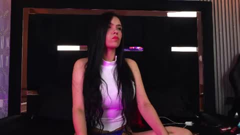 saraguzman__ online show from July 31, 11:55 am