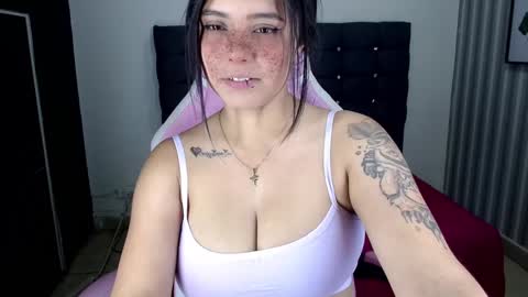Snapshot of sarah__moon1 chatting on February 12, 2:54 pm Sarah Moon online show from February 12, 2:54 pm