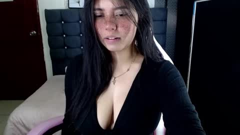 Snapshot of sarah__moon1 chatting on February 20, 2:13 pm Sarah Moon online show from February 20, 2:13 pm
