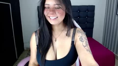 Snapshot of sarah__moon1 chatting on February 11, 3:18 pm Sarah Moon online show from February 11, 3:18 pm