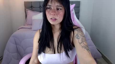 Snapshot of sarah__moon1 chatting on March 12, 9:56 pm Sarah Moon online show from March 12, 9:56 pm
