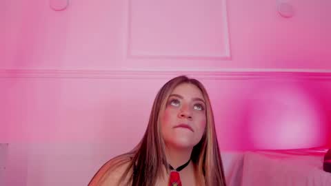 Sarah Bonneth online show from April 22, 11:50 am