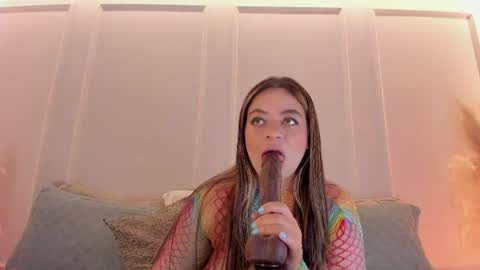 Sarah Bonneth online show from June 12, 12:04 pm