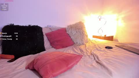 Sarah and Erik online show from September 20, 4:59 am