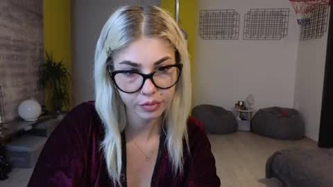 sarahcamsx online show from June 17, 8:14 pm
