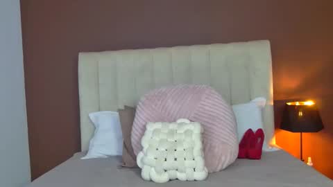 SarahEshley online show from November 15, 5:42 am