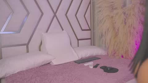 Sarah online show from March 17, 12:10 pm