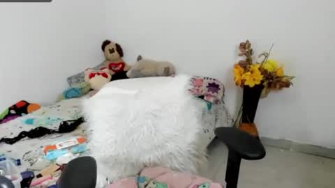 Sarah online show from February 4, 1:48 pm