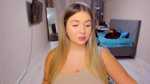 Sarah online show from February 25, 3:26 pm