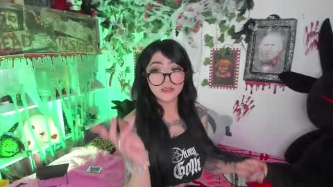 Snapshot of sarahminage_ chatting on October 19, 5:17 pm Sarah NEW ACCOUNT online show from October 19, 5:17 pm