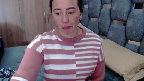 Snapshot of sarahott_1 chatting on February 19, 2:11 pm Lia online show from February 19, 2:11 pm