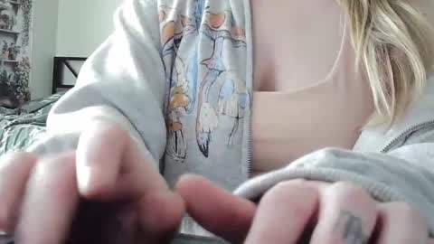 Sarah online show from April 8, 8:45 pm