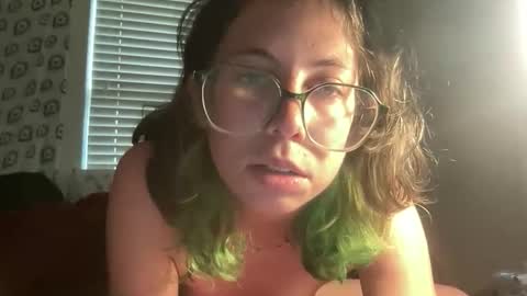 Sarah Smiles online show from May 24, 9:10 pm
