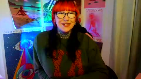 Sarah T online show from November 12, 12:02 am