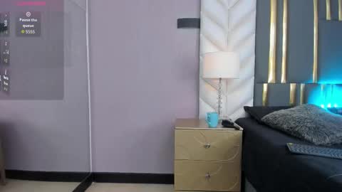 Sara Jonnes online show from November 18, 1:36 pm