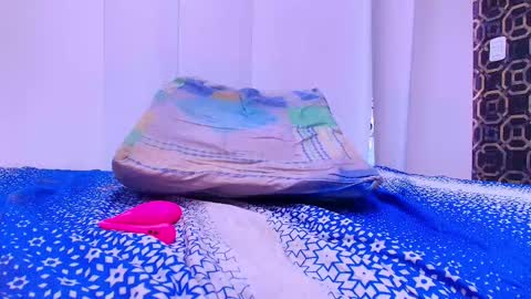 Sara  online show from March 4, 3:04 pm