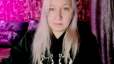 Sara online show from December 8, 8:36 pm