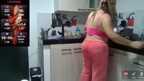 Snapshot of saramartinez100 chatting on February 22, 1:00 am sara martinez online show from February 22, 1:00 am