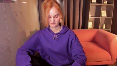 Sara online show from December 3, 1:56 pm