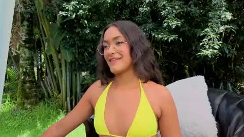 sarazuletaa online show from April 22, 3:52 pm