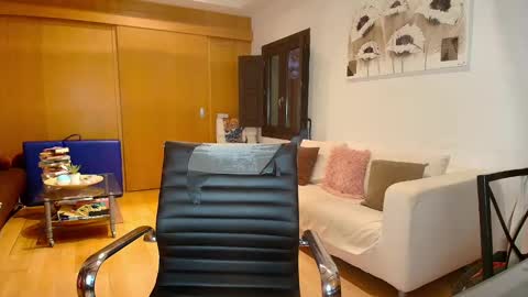 Snapshot of sarita_slovan chatting on December 5, 5:23 pm sarita_slovan online show from December 5, 5:23 pm