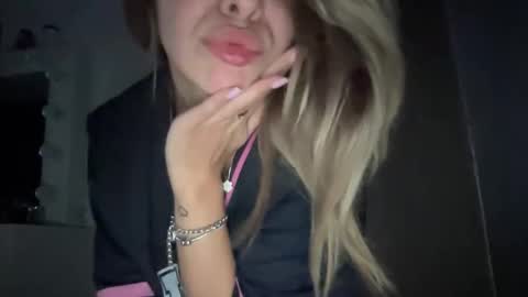 Sarrah online show from November 29, 11:23 pm