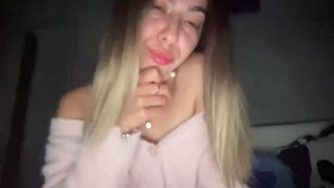 Snapshot of sarrah_rossy chatting on October 12, 8:54 pm Sarrah online show from October 12, 8:54 pm