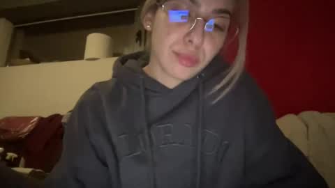 Snapshot of sarrah_rossy chatting on January 14, 9:20 pm Sarrah online show from January 14, 9:20 pm