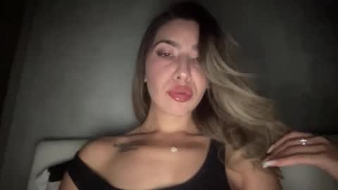 Snapshot of sarrah_rossy chatting on October 17, 9:52 pm Sarrah online show from October 17, 9:52 pm
