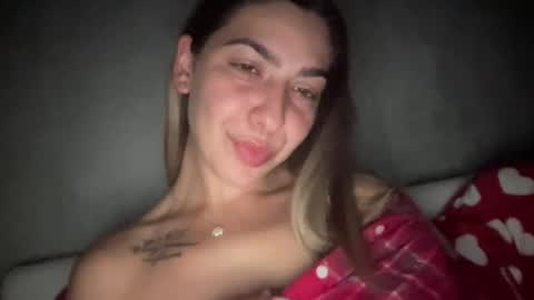 Snapshot of sarrah_rossy chatting on October 21, 9:07 pm Sarrah online show from October 21, 9:07 pm