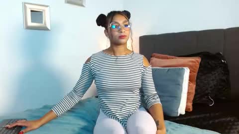 Snapshot of sasha_bowei chatting on October 12, 2:04 am sasha_bowei online show from October 12, 2:04 am