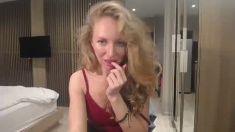 Snapshot of sashasweetsasha chatting on October 8, 2:23 pm Sasha online show from October 8, 2:23 pm