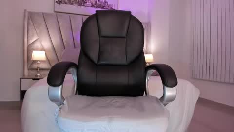 saskia litt online show from November 17, 8:28 am