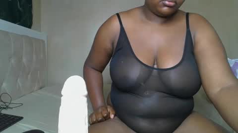 sassie_bee online show from March 4, 12:18 am