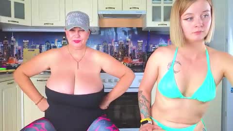 Snapshot of sassy_seasons chatting on September 11, 1:56 pm sassy_seasons online show from September 11, 1:56 pm