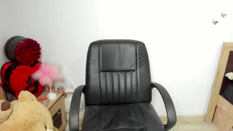 sassytiff online show from April 18, 1:13 pm