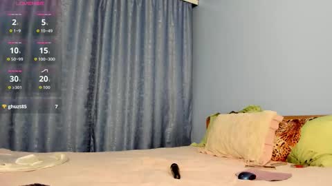 Snapshot of satelira chatting on October 20, 5:07 pm Feliz online show from October 20, 5:07 pm