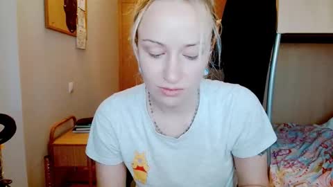 Satinqueen90 online show from December 1, 8:45 am