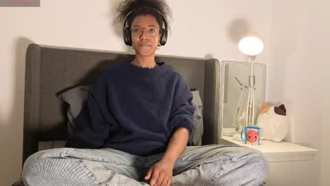 saturno_vibes online show from April 8, 3:37 pm