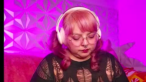 Gina George online show from January 7, 1:43 am