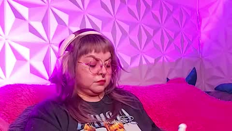 Gina George online show from November 7, 2:03 am