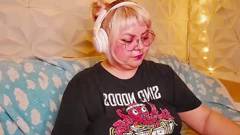 Gina George online show from June 15, 2:36 am